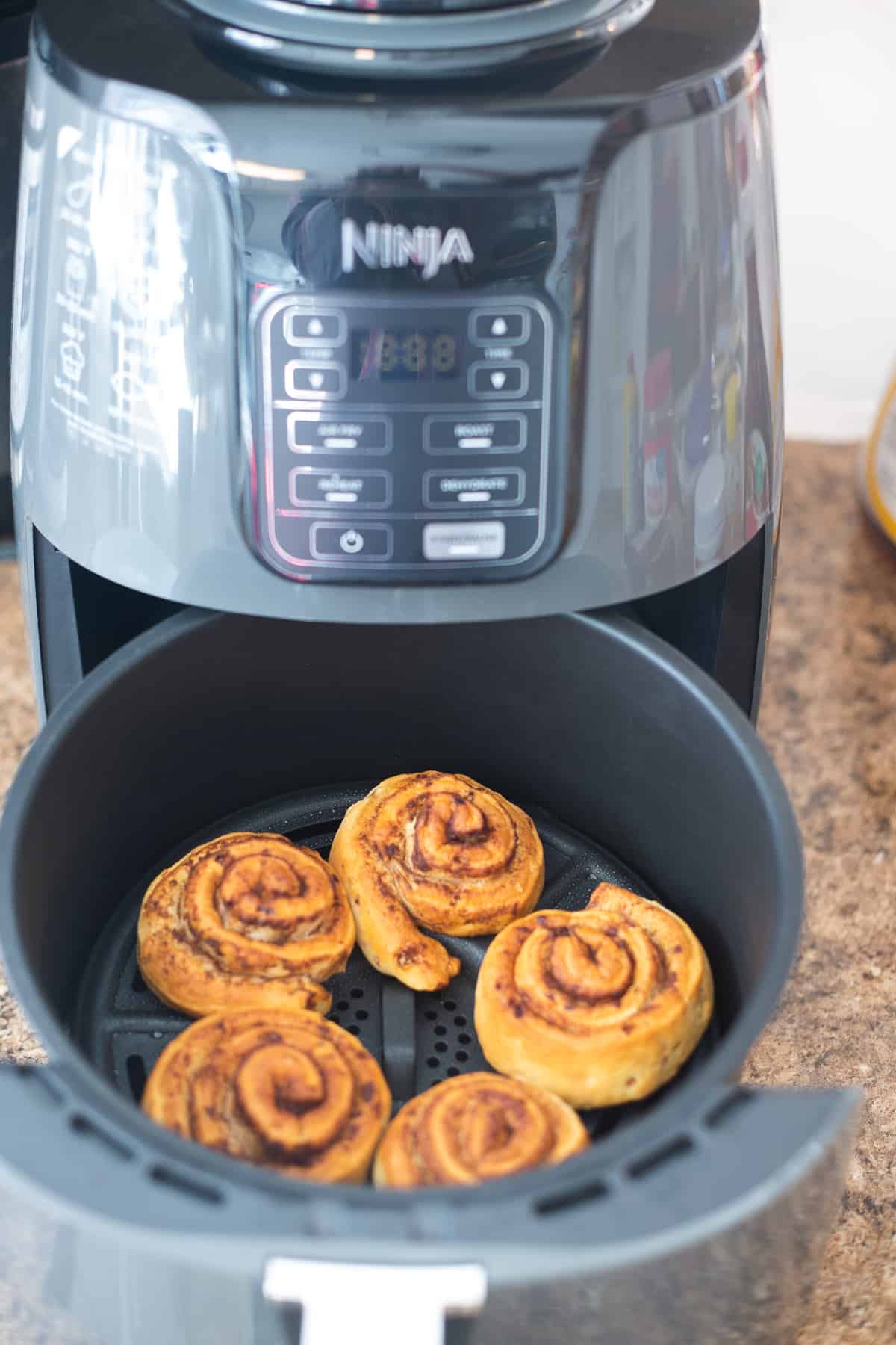 cinnamon rolls in air fryer