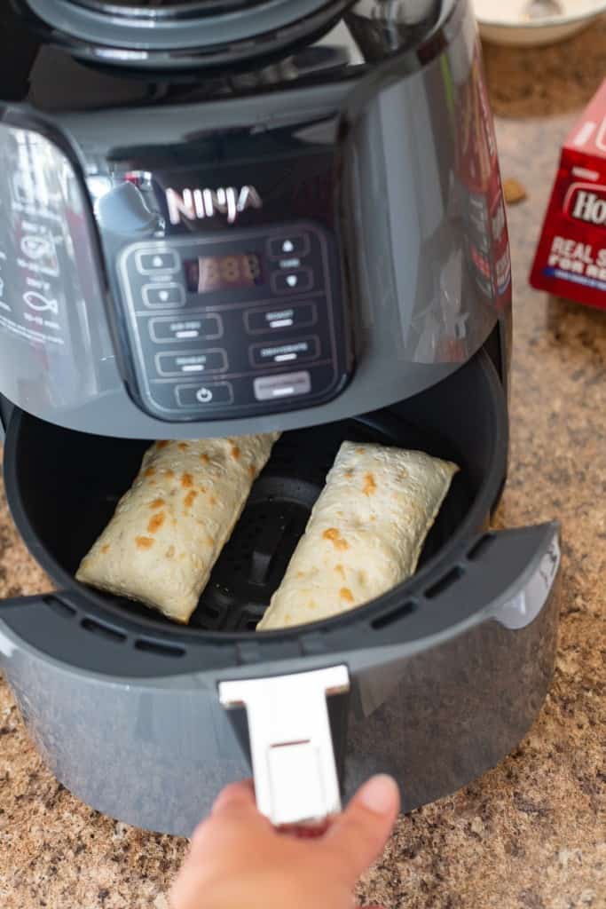 Hot pocket air clearance fryer